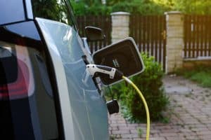 auto elettriche e colonnine di ricarica