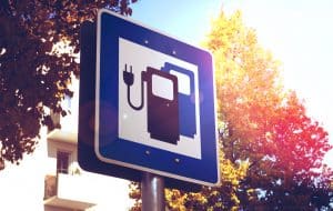 auto elettriche e colonnine di ricarica